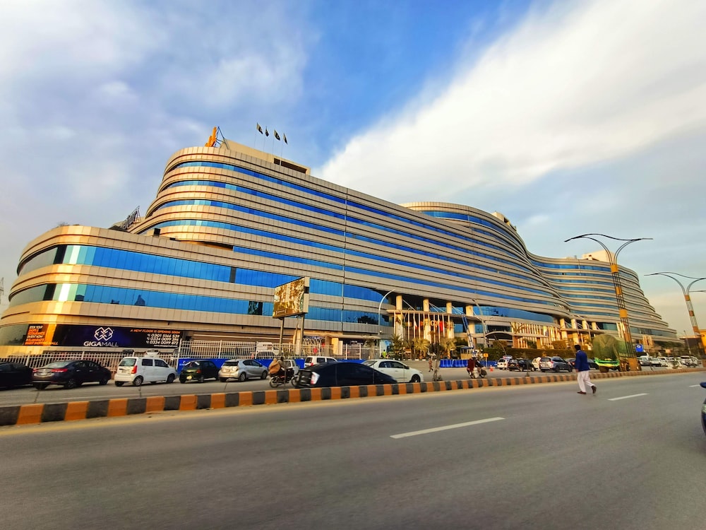 Giga Business Complex : Avail Latest Offers